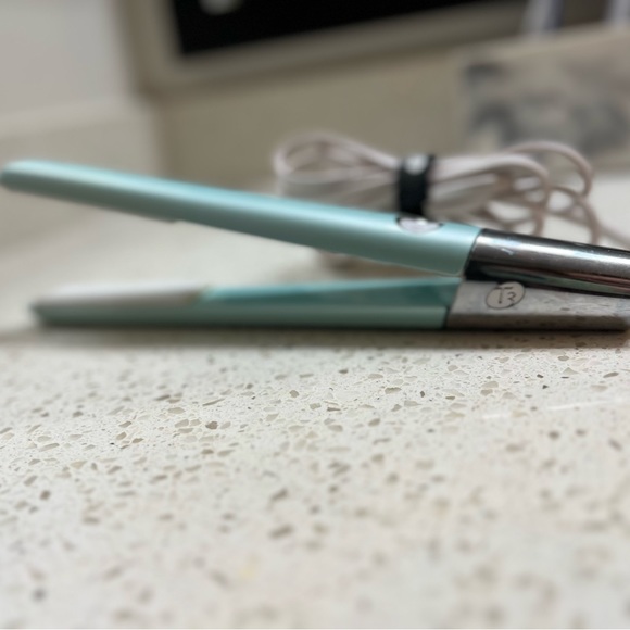 T3 Singlepass Luxe Styling Iron - 1” Signature T3 Tourmaline® + Ceramic - Picture 11 of 11